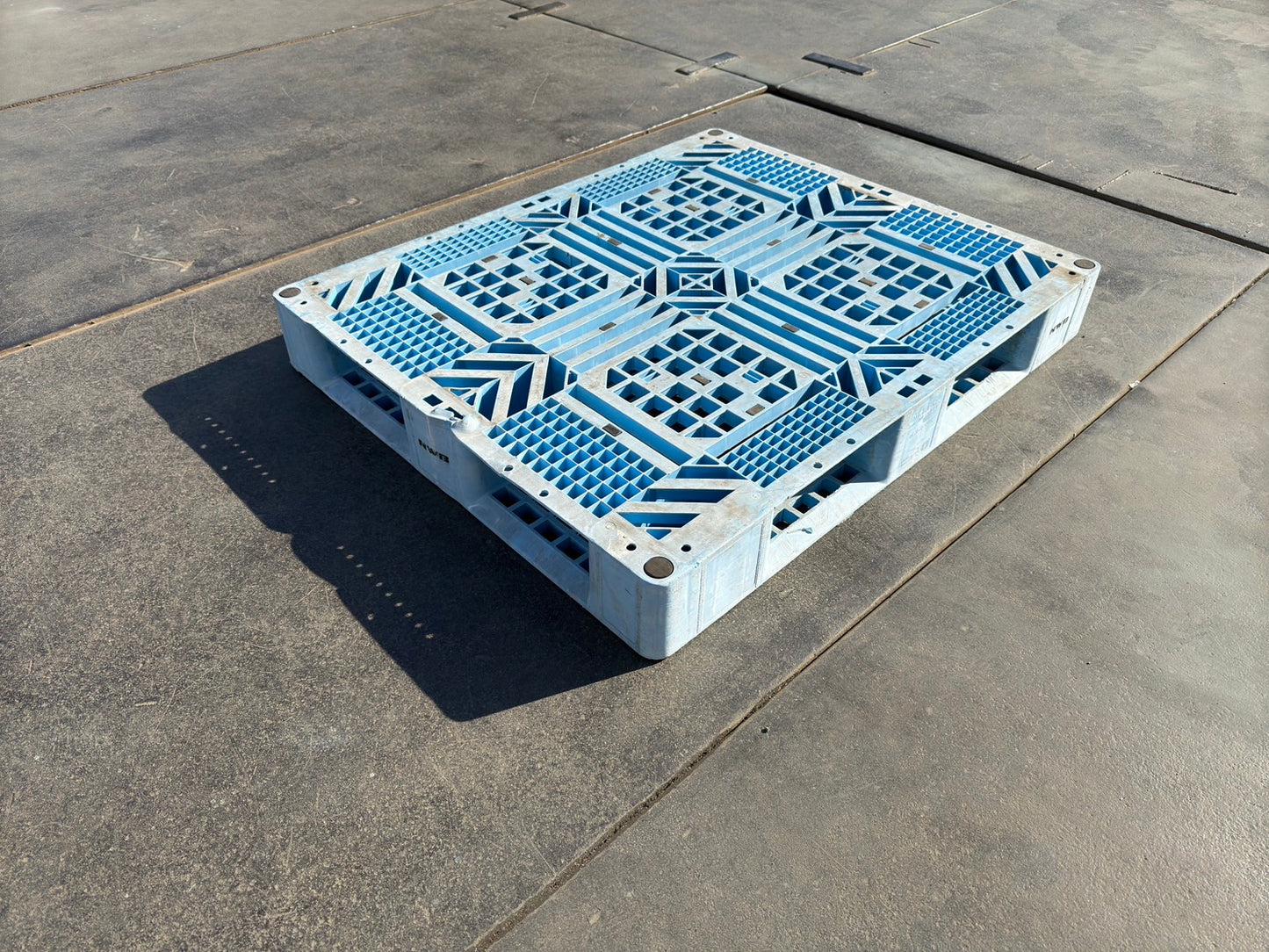 パレット (プラスチック、木)